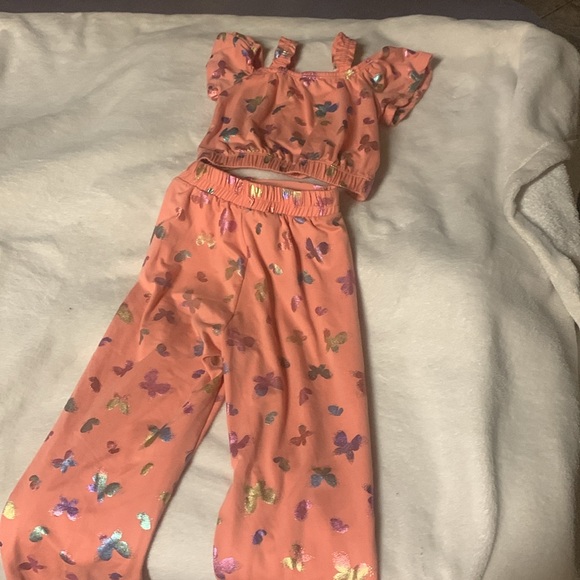 Emma And Elsa 2 Piece Outfit!! - Picture 5 of 5